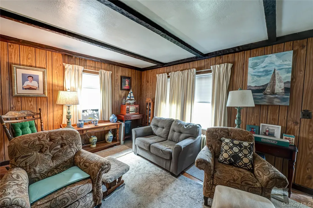 7 Bailey Avenue Babylon NY 11702
