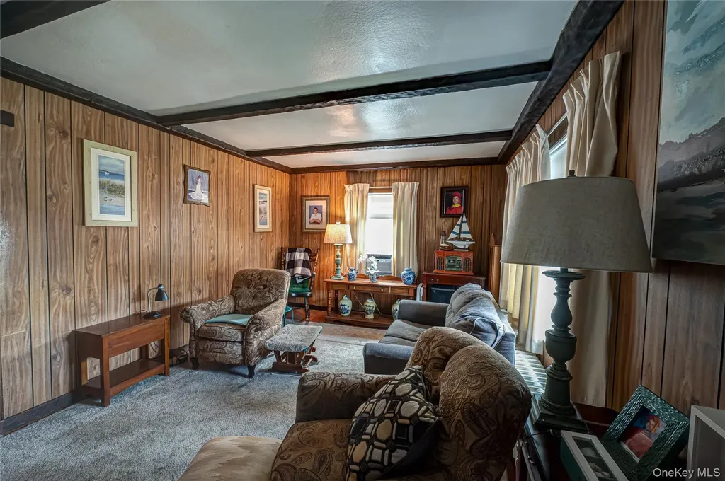 7 Bailey Avenue Babylon NY 11702