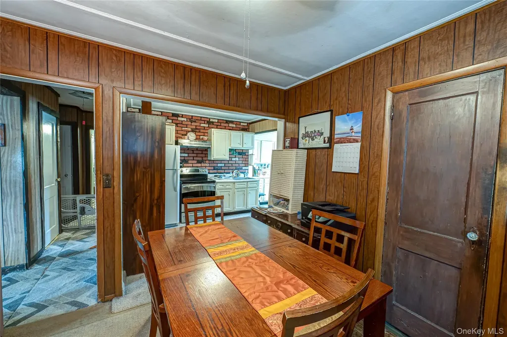 7 Bailey Avenue Babylon NY 11702