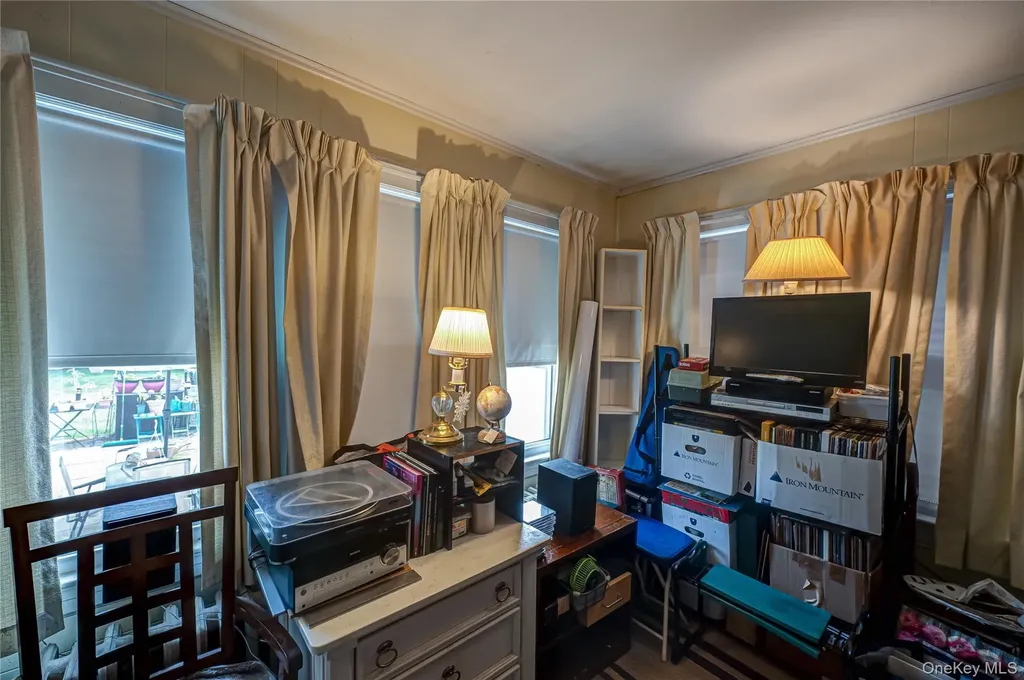 7 Bailey Avenue Babylon NY 11702