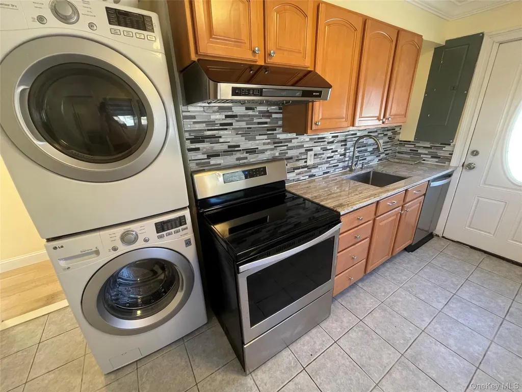 14 Glen Lane Copiague NY 11726
