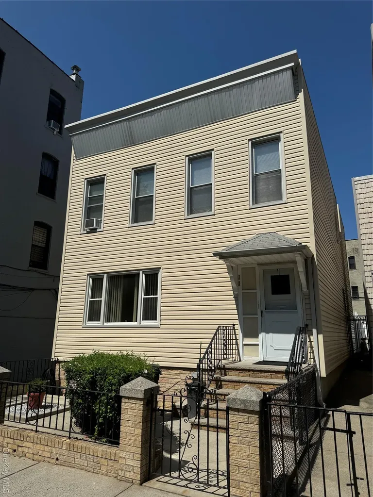 2590 37th Street Astoria NY 11103