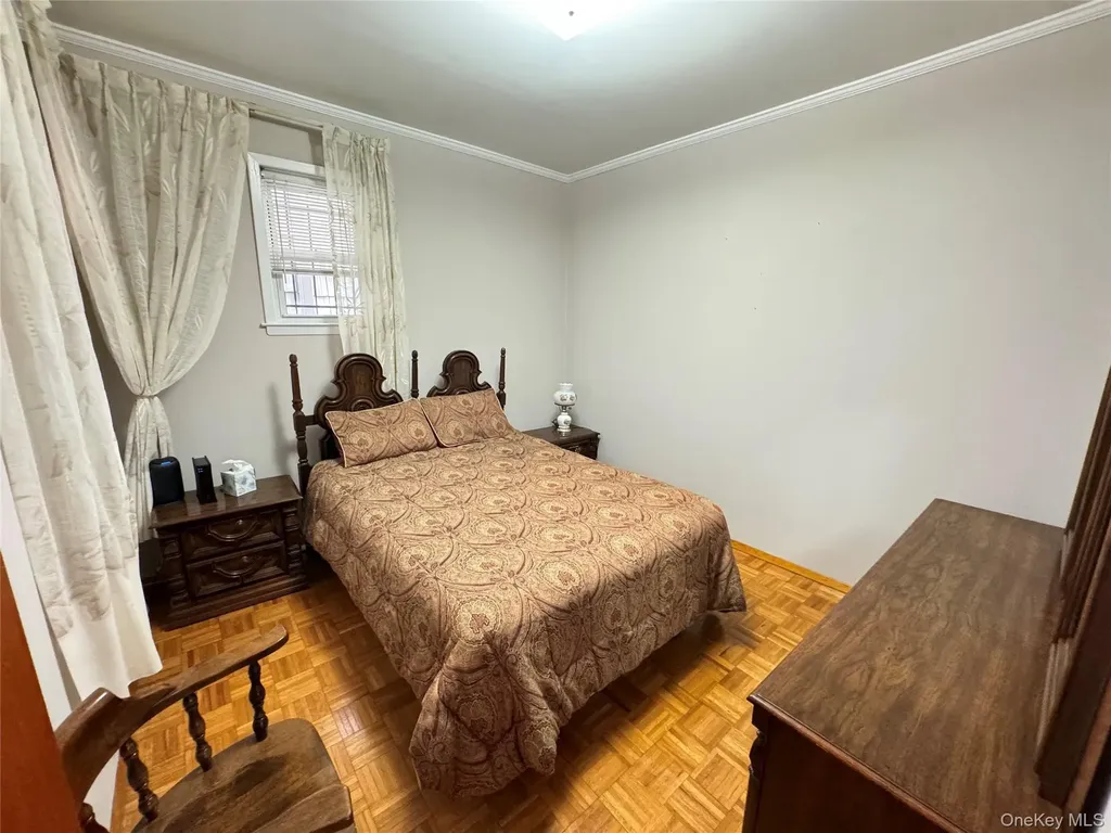 2590 37th Street Astoria NY 11103