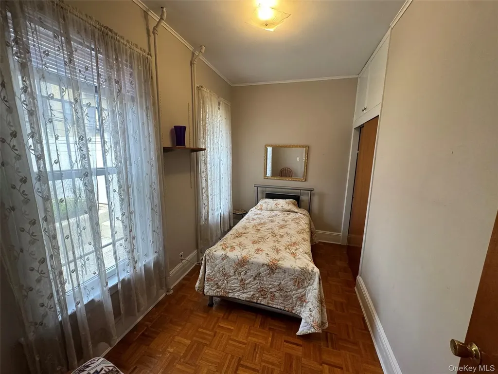 2590 37th Street Astoria NY 11103