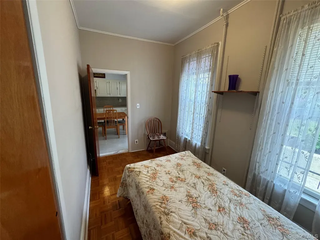 2590 37th Street Astoria NY 11103