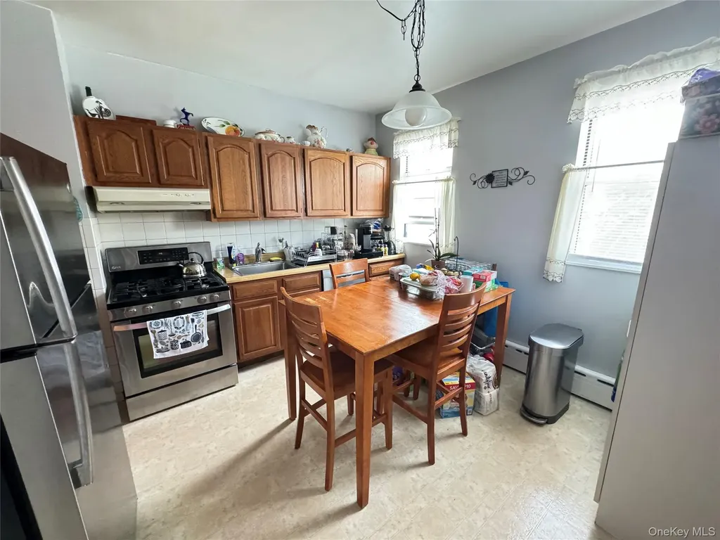 2590 37th Street Astoria NY 11103