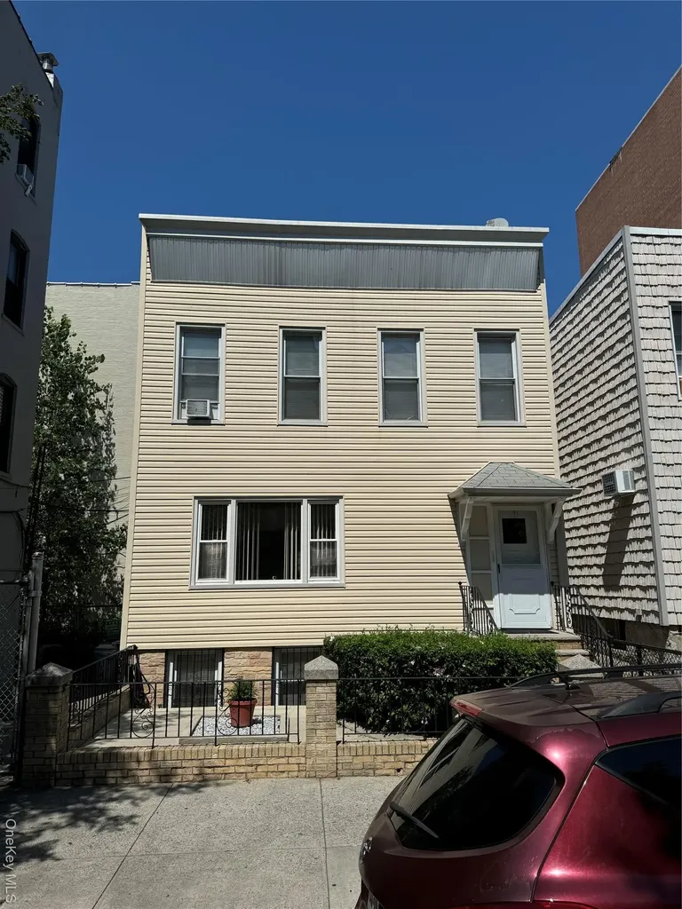2590 37th Street Astoria NY 11103