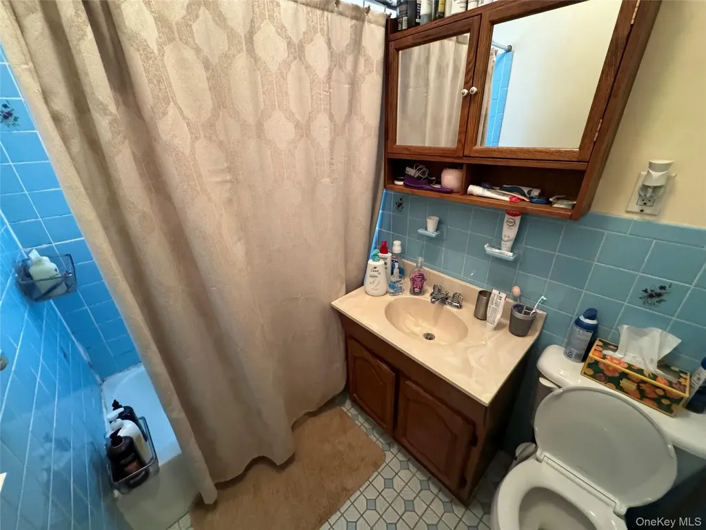 2590 37th Street Astoria NY 11103