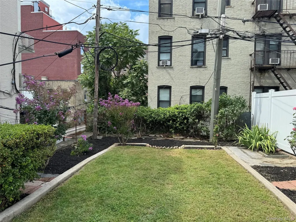 2590 37th Street Astoria NY 11103