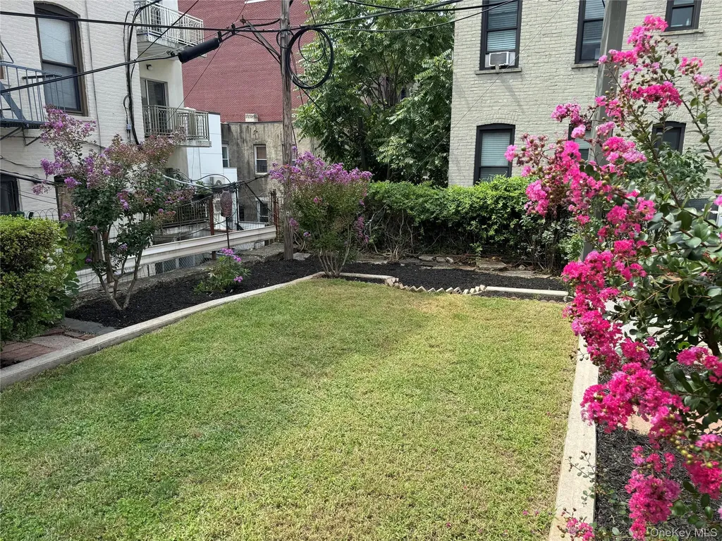 2590 37th Street Astoria NY 11103