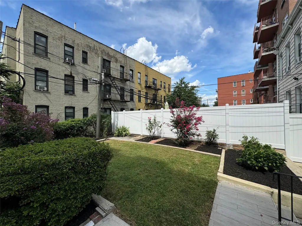2590 37th Street Astoria NY 11103