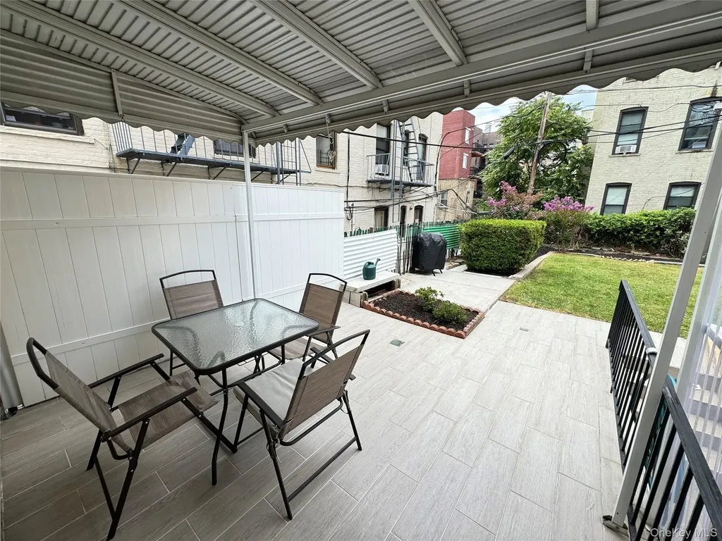 2590 37th Street Astoria NY 11103