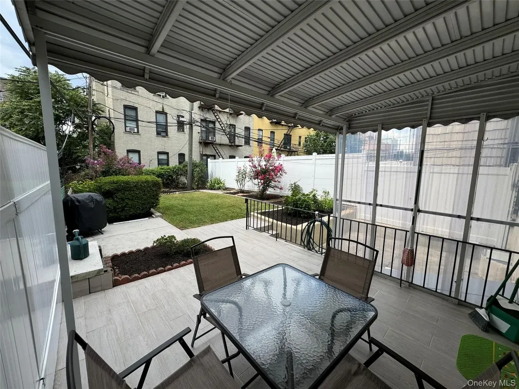 2590 37th Street Astoria NY 11103