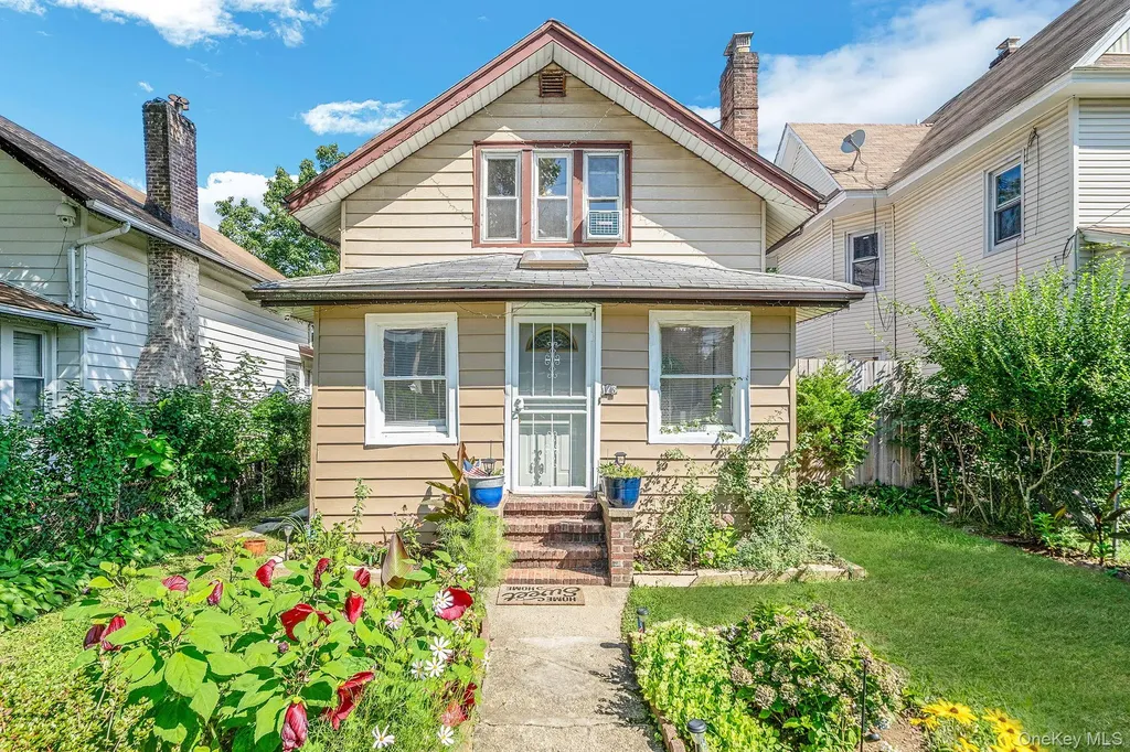 173 E Seaman Avenue Freeport NY 11520