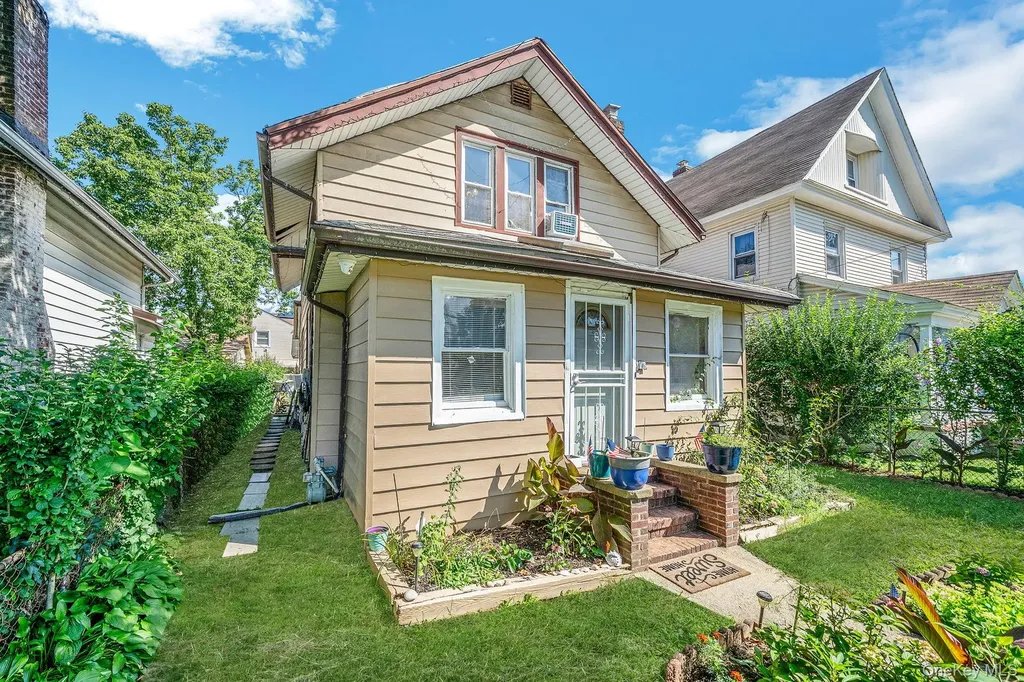 173 E Seaman Avenue Freeport NY 11520