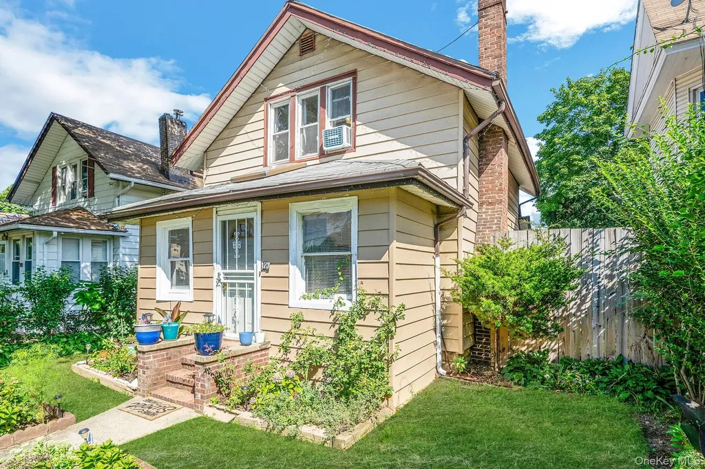 173 E Seaman Avenue Freeport NY 11520