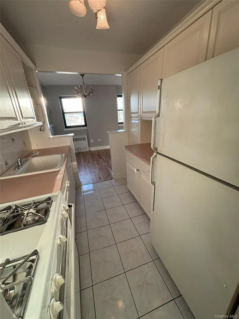 4200 Herkimer Place Bronx NY 10470