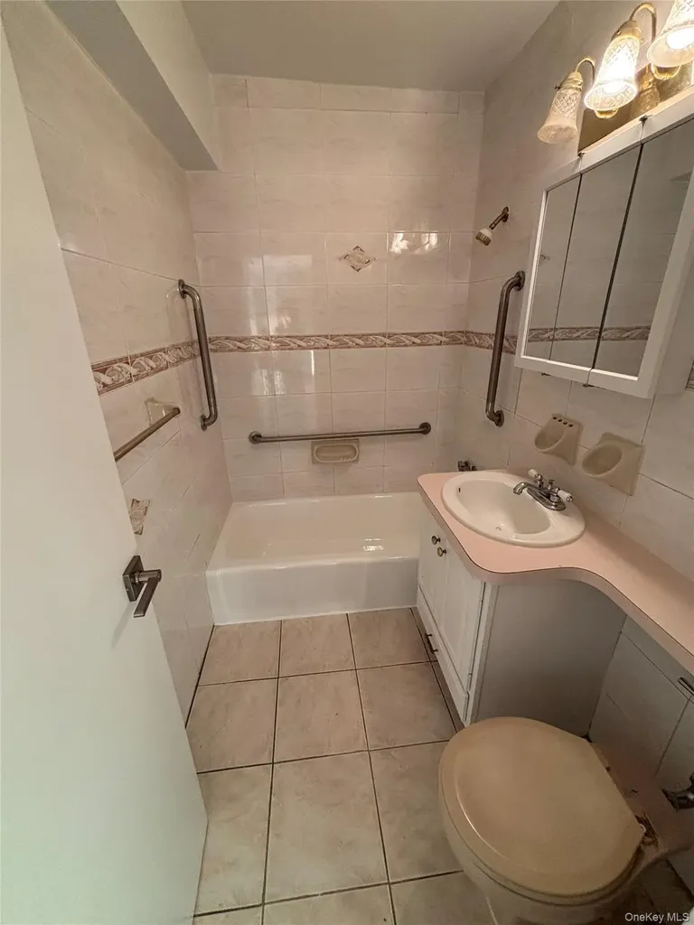 4200 Herkimer Place Bronx NY 10470