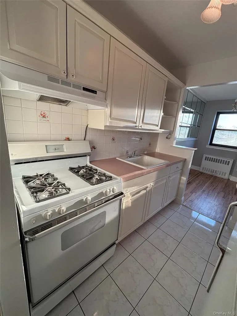 4200 Herkimer Place Bronx NY 10470
