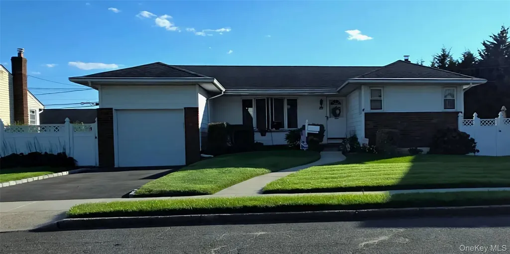 22 Berkshire Road Bethpage NY 11714