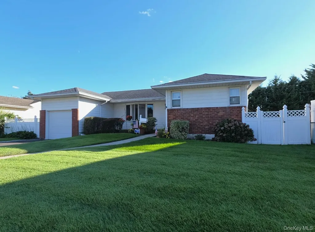 22 Berkshire Road Bethpage NY 11714