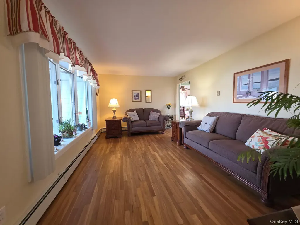22 Berkshire Road Bethpage NY 11714