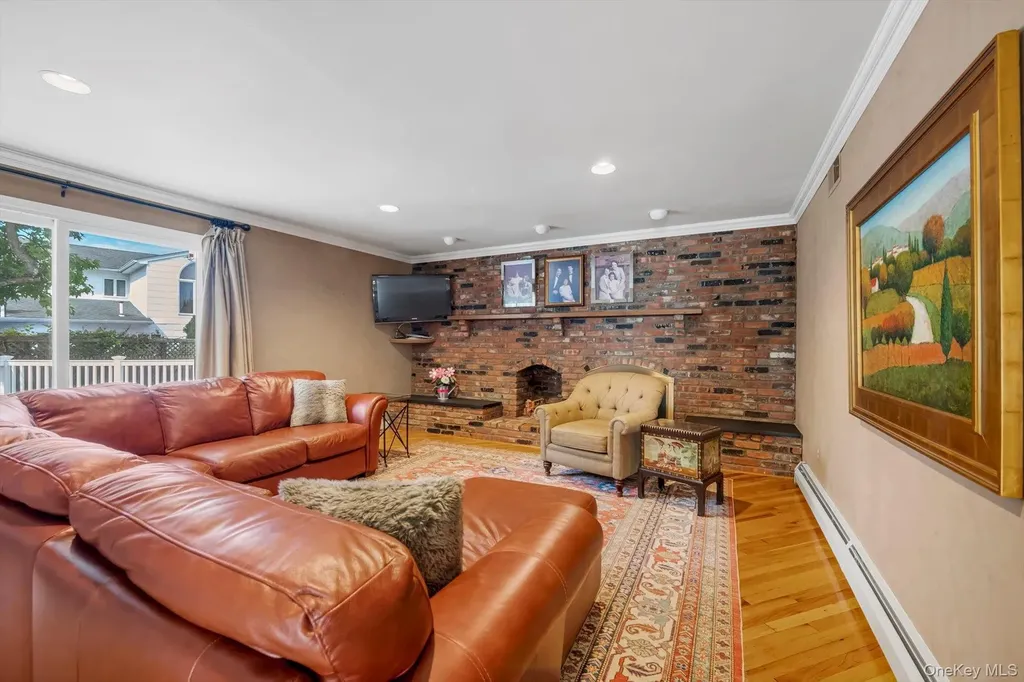 4 Carriage Road Roslyn NY 11576