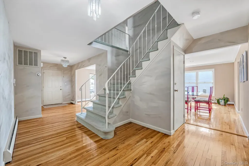 4 Carriage Road Roslyn NY 11576