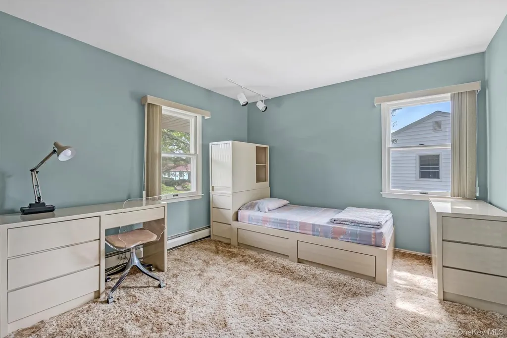 4 Carriage Road Roslyn NY 11576