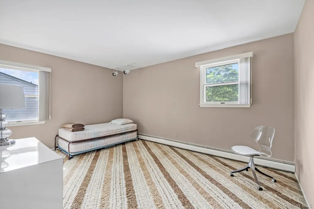 4 Carriage Road Roslyn NY 11576