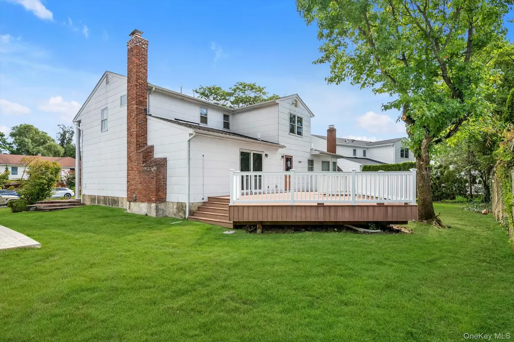 4 Carriage Road Roslyn NY 11576