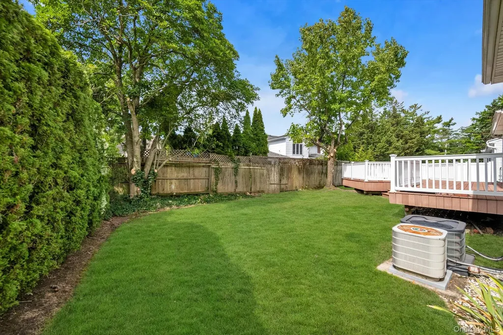 4 Carriage Road Roslyn NY 11576