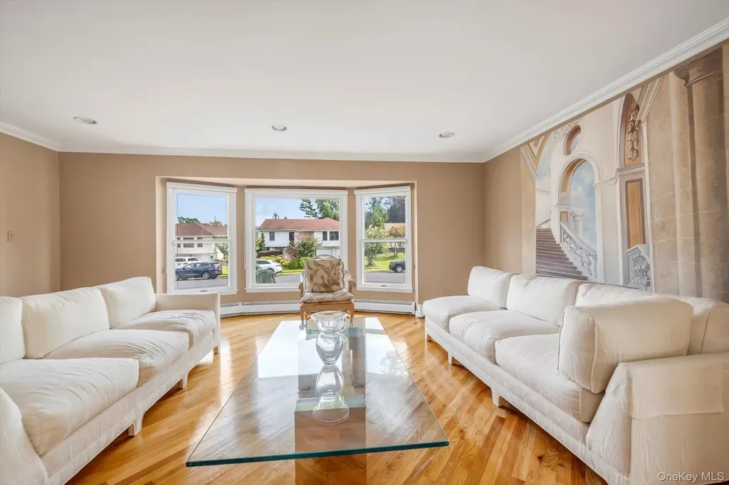 4 Carriage Road Roslyn NY 11576