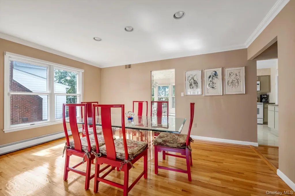 4 Carriage Road Roslyn NY 11576