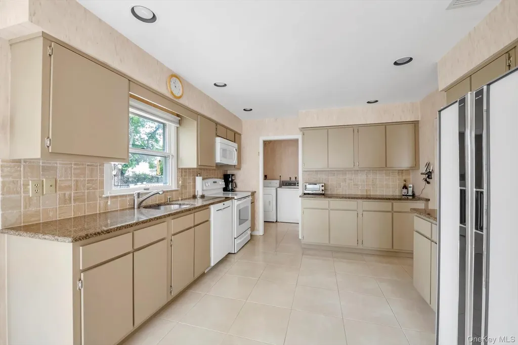 4 Carriage Road Roslyn NY 11576