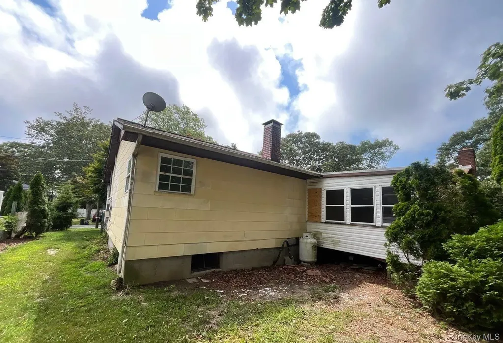 17 Appel Drive E Shirley NY 11967