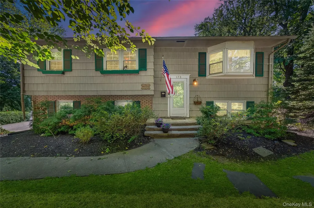 173 Oak Tree Road Tappan NY 10983