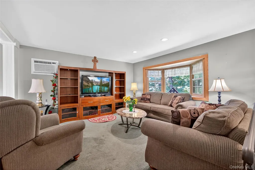 173 Oak Tree Road Tappan NY 10983
