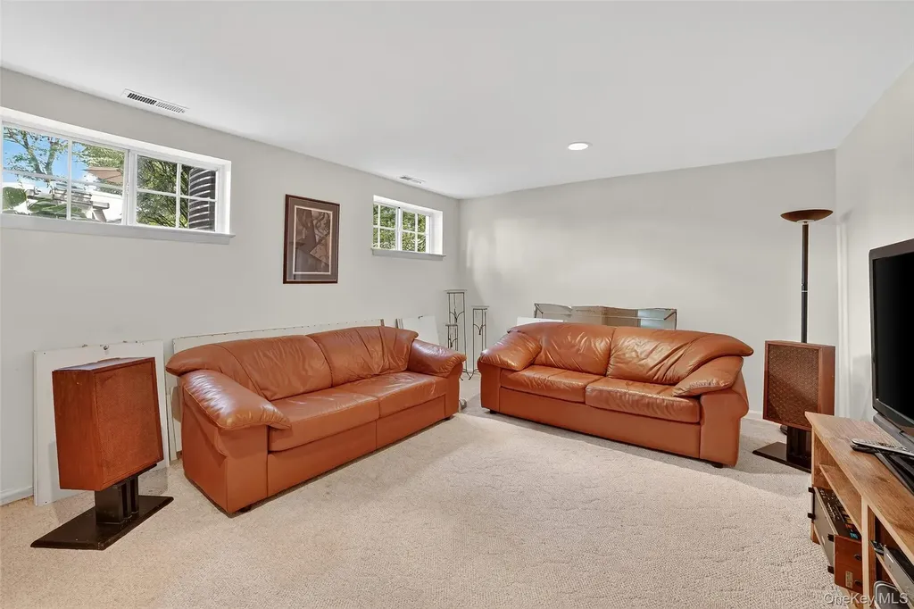 35 Roundtop Road Yonkers NY 10710