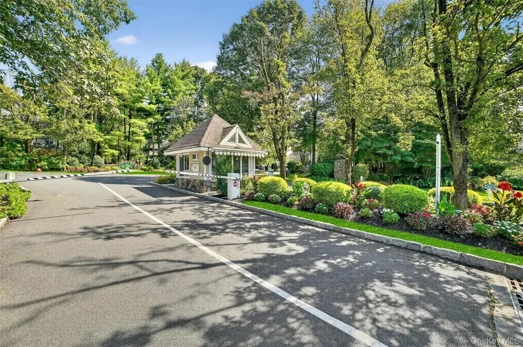 35 Roundtop Road Yonkers NY 10710