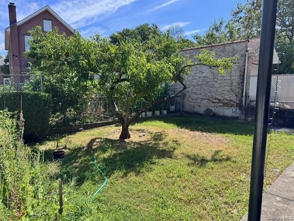 1264 Hobart Avenue Bronx NY 10461