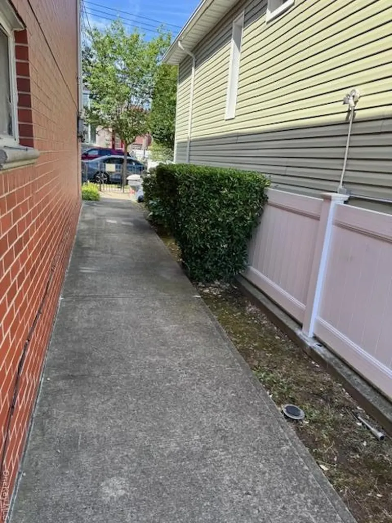 1264 Hobart Avenue Bronx NY 10461