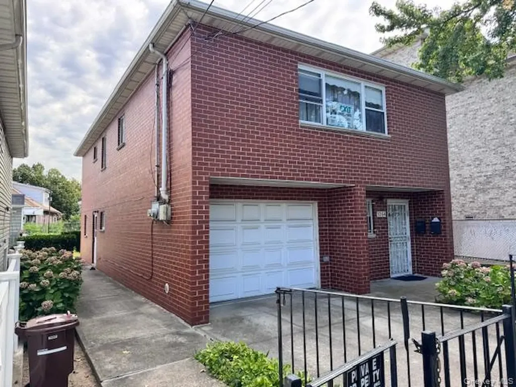1264 Hobart Avenue Bronx NY 10461