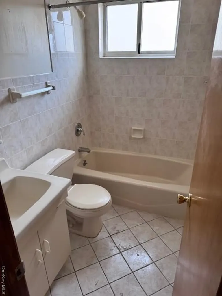 1264 Hobart Avenue Bronx NY 10461
