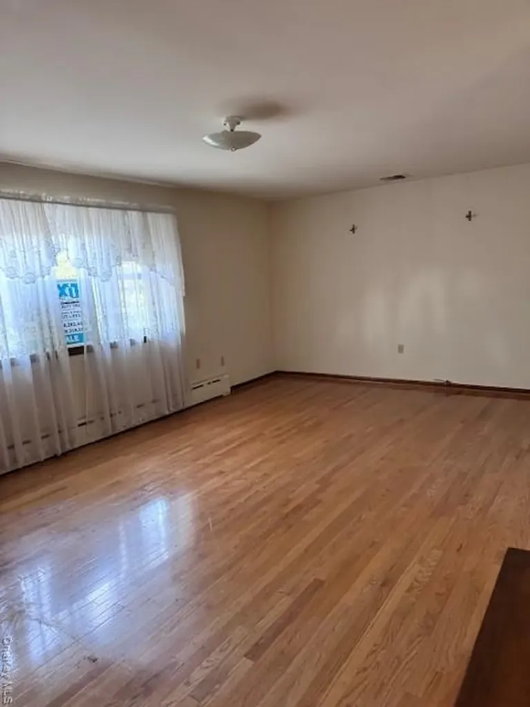 1264 Hobart Avenue Bronx NY 10461