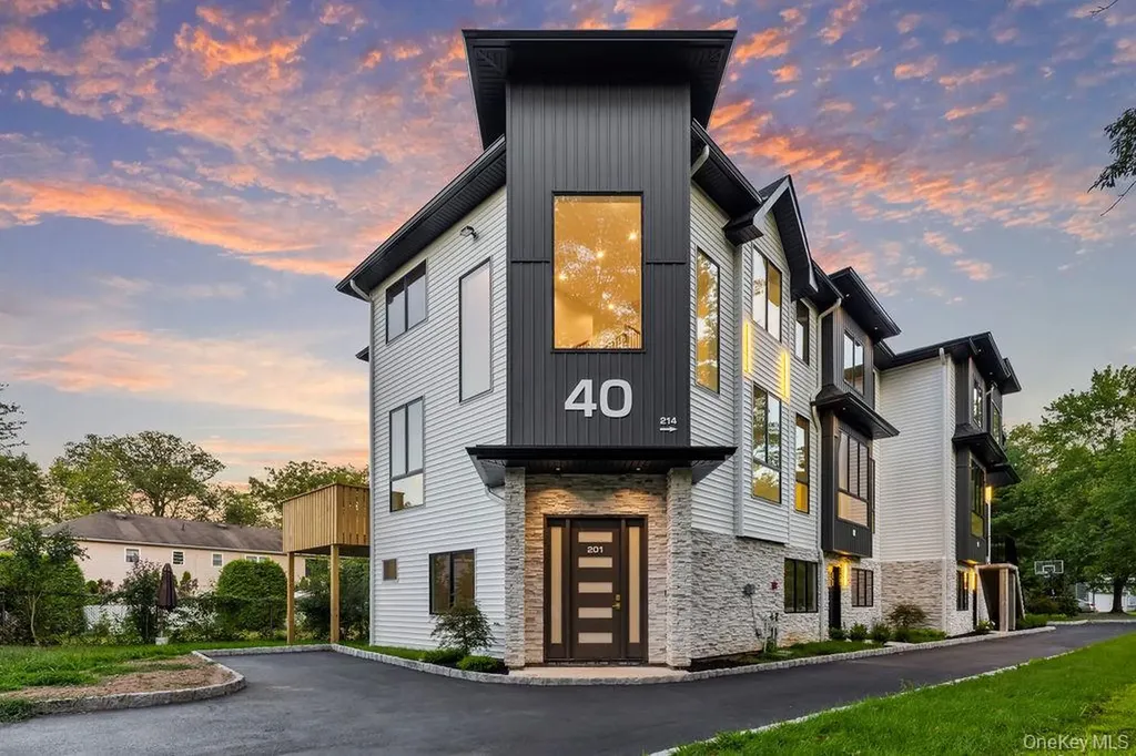 40 Singer Avenue Spring Valley NY 10977
