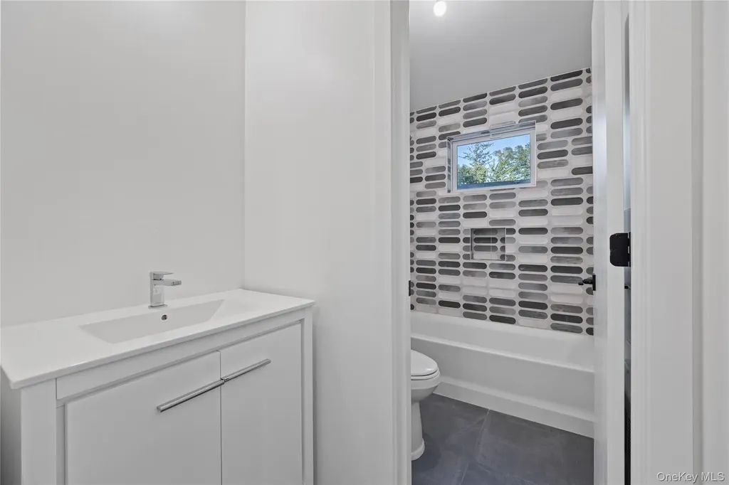 40 Singer Avenue Spring Valley NY 10977