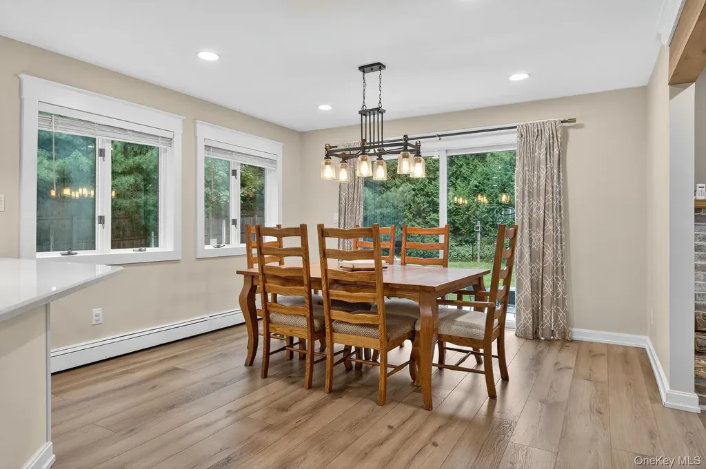 123 Elizabeth Way Ridge NY 11961