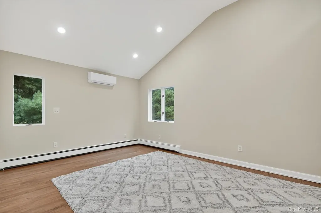123 Elizabeth Way Ridge NY 11961