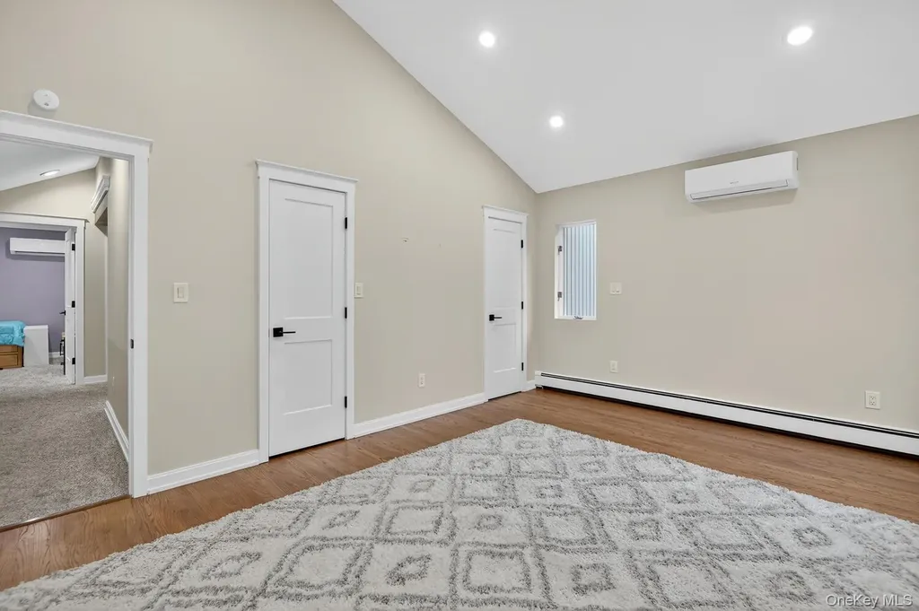 123 Elizabeth Way Ridge NY 11961